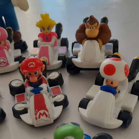 Mario Kart Mini Racers Set with Figures 13 In  Set - Picture 4 of 6